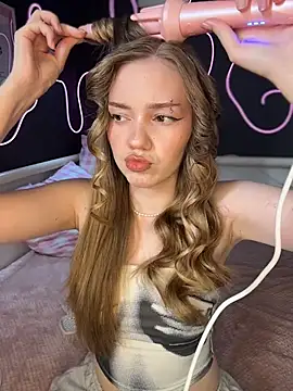 MilaMoone Adlı Modelin Canlı XXX Sohbeti