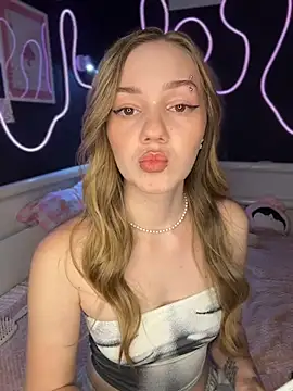 MilaMoone live XXX chat