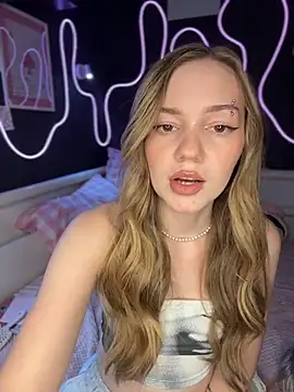 MilaMoone Adlı Modelin Canlı XXX Sohbeti