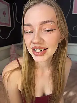 MilaMoone Adlı Modelin Canlı XXX Sohbeti