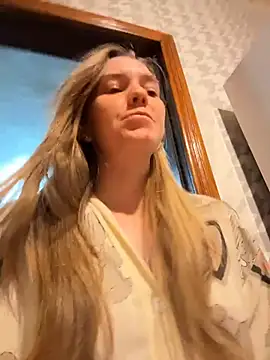 MilaMoone webcam show