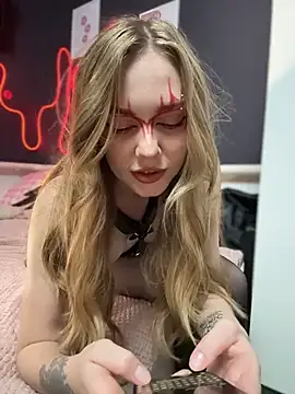 MilaMoone Adlı Modelin Canlı XXX Sohbeti