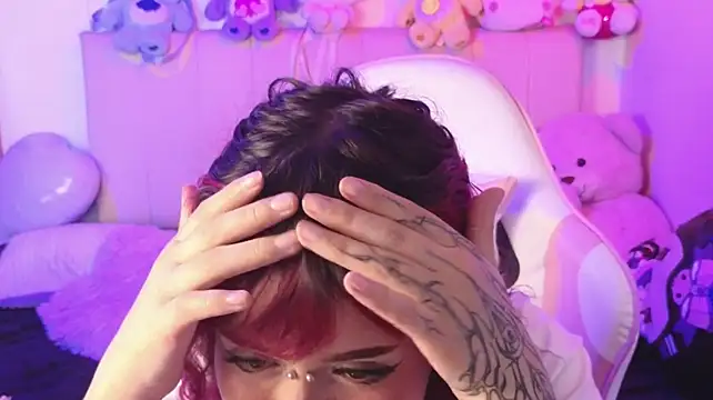 NekoWaifu Pertunjukan Webcam
