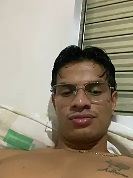 Show modela Alexander19Che na web-kameri