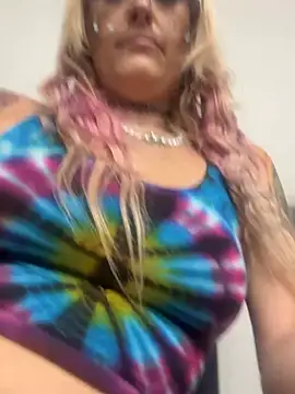 הופעת וובקאם של tattoobarbiexox