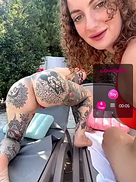 Pokazy przed kamerką – CurlyChloe