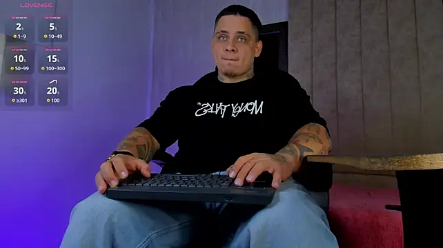Show modela denis_munera na web-kameri