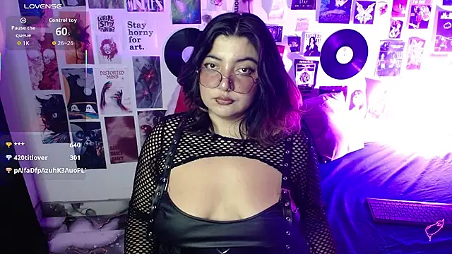 Roxy_f_w's Live Chat Room