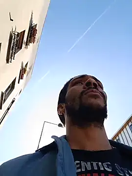 הופעת וובקאם של Mikaaa97