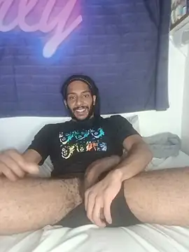 Mikaaa97: διαδικτυακό σόου στην κάμερα