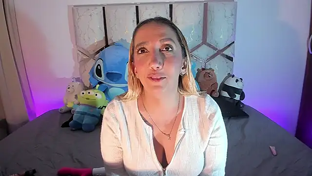 Chat +18 de Amanda_klaire ao vivo