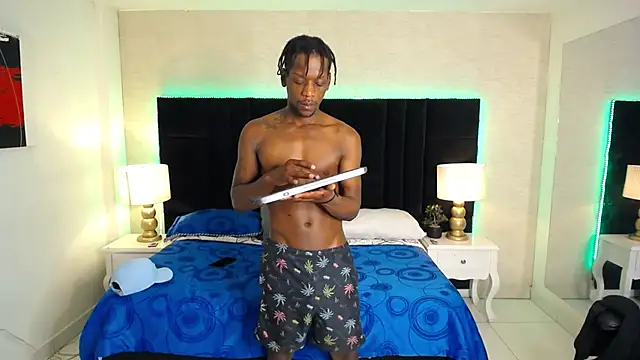 SkylerBigxxx's Webcam Show