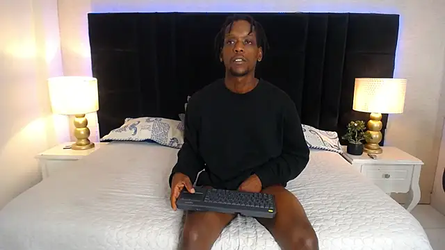 SkylerBigxxx webcam show