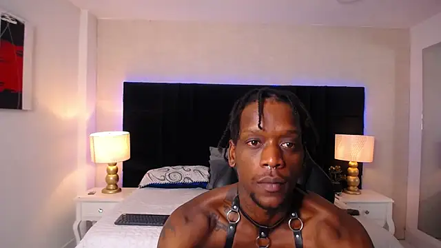 Show modela SkylerBigxxx na web-kameri