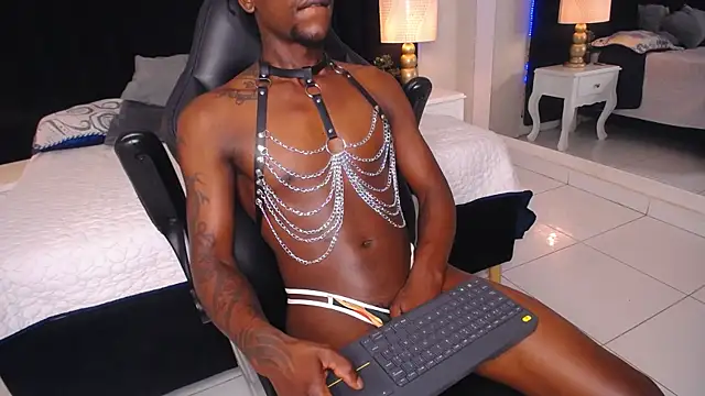 SkylerBigxxx Show in webcam