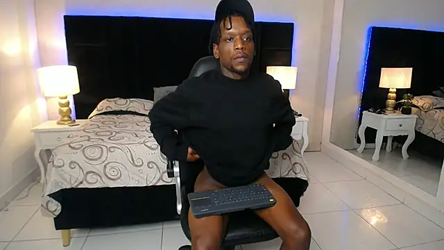 SkylerBigxxx Webcam Show