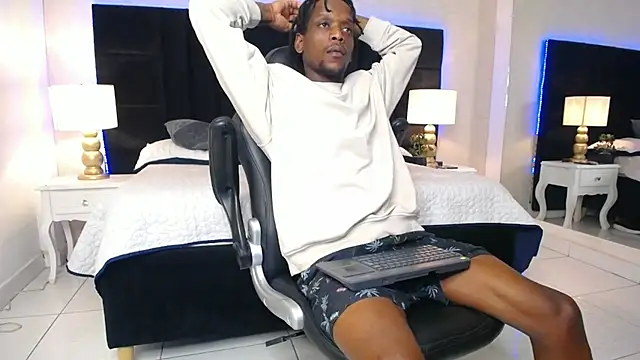 SkylerBigxxx Webcam-Show