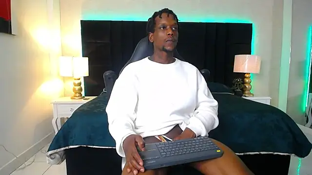 SkylerBigxxx webcam show
