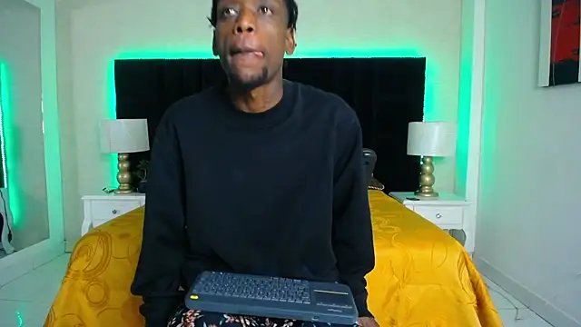 SkylerBigxxx 网络视讯表演