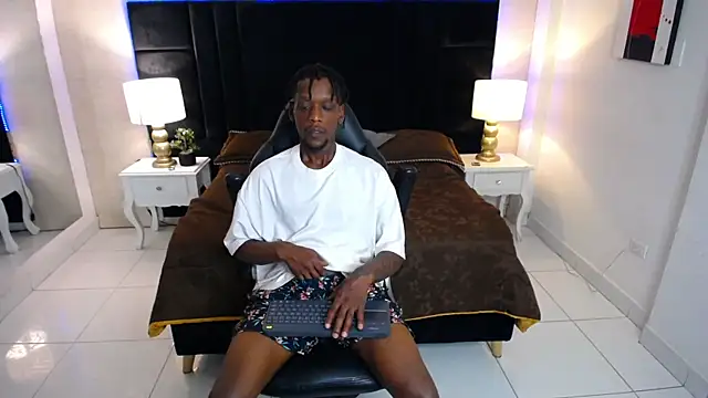 SkylerBigxxx 网络视讯表演