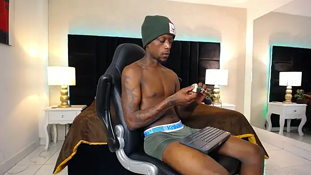 SkylerBigxxx Show in webcam
