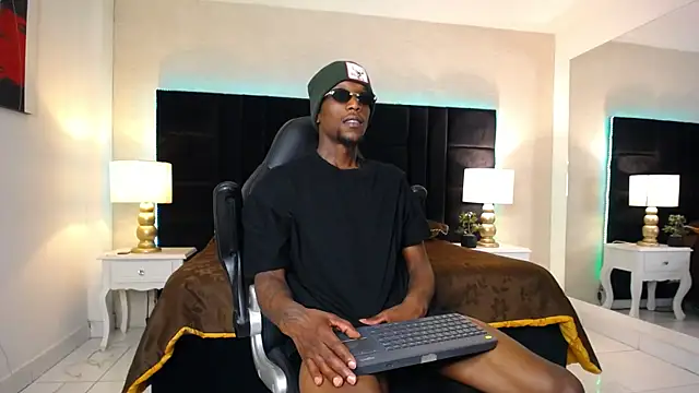SkylerBigxxx Webcam Show