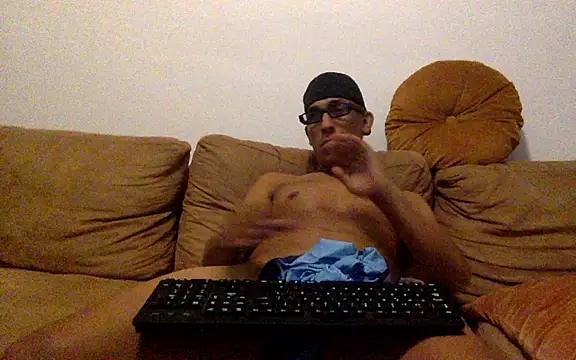 Show modela sagarin2025 na web-kameri