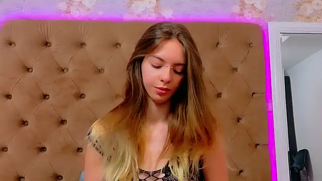 CoraVex's Live XXX Chat