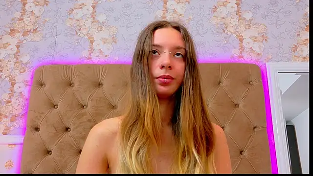 CoraVex's Live XXX Chat