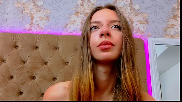 CoraVex Adlı Modelin Canlı XXX Sohbeti