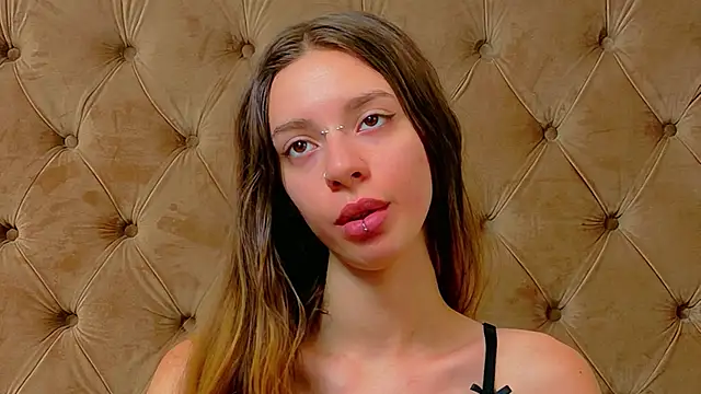CoraVex's Live XXX Chat