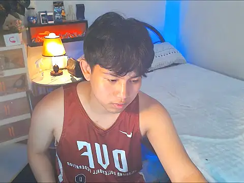 charliebighead 在線直播表演