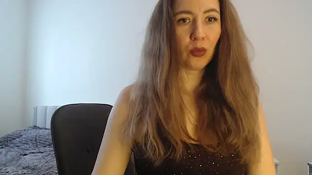 Amarrah: διαδικτυακό σόου στην κάμερα