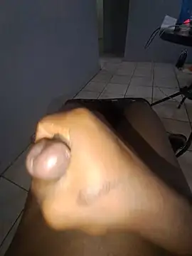 Show modela BigD_Mikee na web-kameri