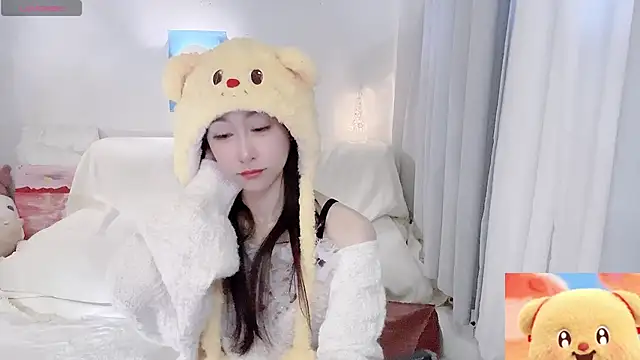 Fayebae_11: διαδικτυακό σόου στην κάμερα