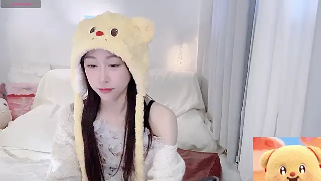 Fayebae_11 Show Webcam