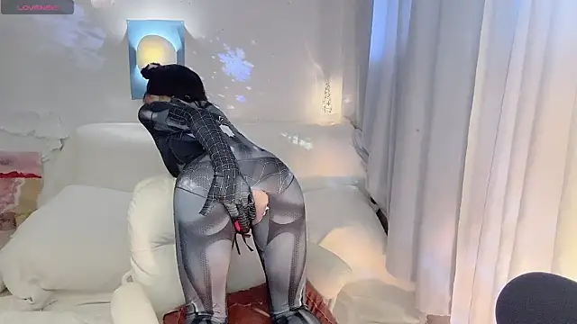 mistylana_ Adlı Modelin Canlı XXX Sohbeti