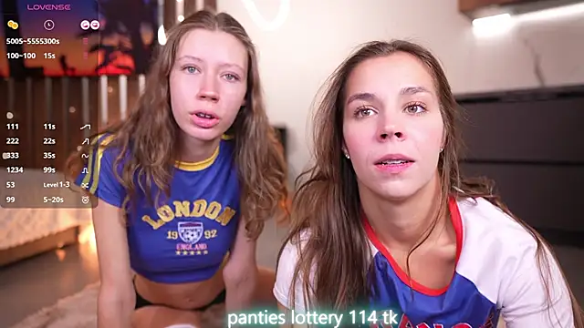 Monika__youthful: διαδικτυακό σόου στην κάμερα