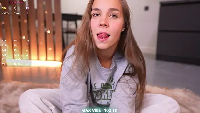 Monika__youthfuln Webbikameraesitys