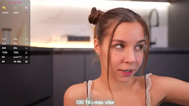 Monika__youthfuln Webbikameraesitys