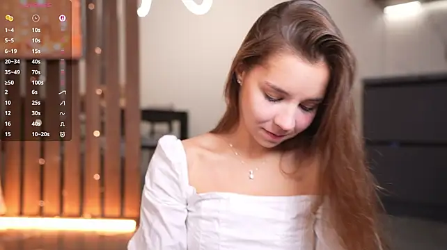 Monika__youthfuln Webbikameraesitys