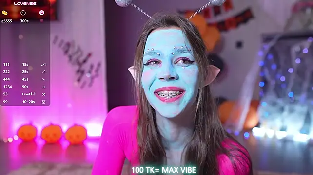 Pertunjukan Kamera Web Monika__youthful