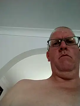PhilM2001 Show in webcam