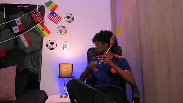 Show modela AllexJacob na web-kameri