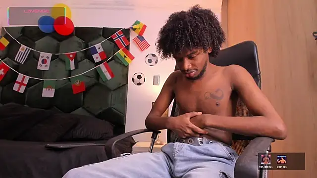 Show modela AllexJacob na web-kameri