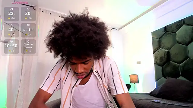Show modela AllexJacob na web-kameri