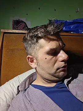 Show modela mansexyblue na web-kameri