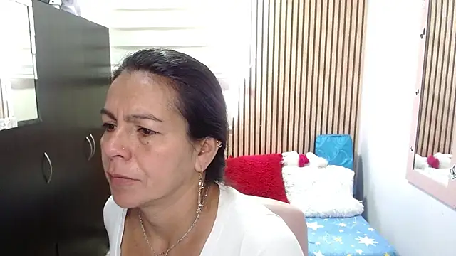 camilavargas_ Adlı Modelin Canlı XXX Sohbeti