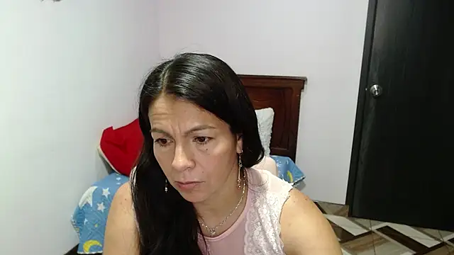 Chatroom XXX en direct de camilavargas_