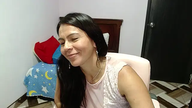 XXX chat uživo modela camilavargas_